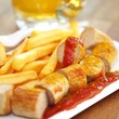 Bratwurst mit Pommes