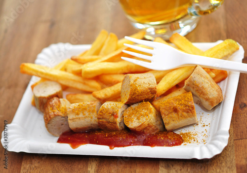 Photo: Bratwurst mit Pommes Bratwurst mit Pommes