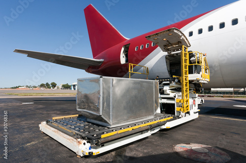 Photo: Loading cargo plane Loading cargo plane
