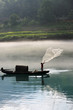 Fisherman Casting net auf dem Fluss