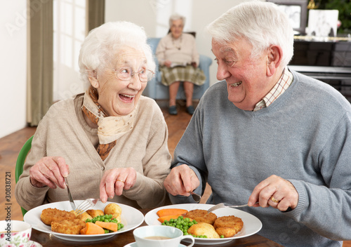 Foto: Senior Couple Enjoying Meal Together Senior Couple Enjoying Meal Together