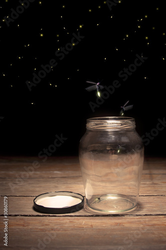 Photo : Fireflies in a jar Fireflies in a jar