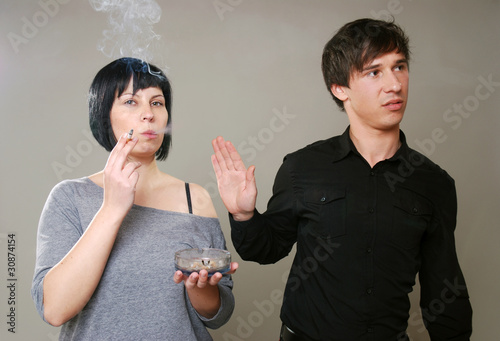 Foto: Raucher vs Nichtraucher Raucher vs Nichtraucher