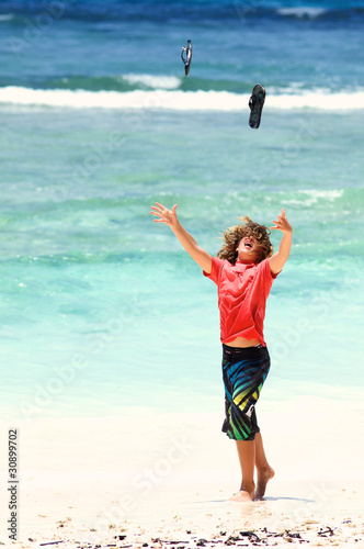 Foto: little boy on the beach little boy on the beach