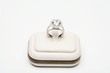 Foto: Platinum ring with 5 carat centre diamond surrounded by full cut 0.80 carat diamonds Platinum ring with 5 carat centre diamond surrounded by full cut 0.80 carat diamonds