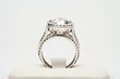 Foto: Platinum ring with 5 carat centre diamond surrounded by full cut 0.80 carat diamonds Platinum ring with 5 carat centre diamond surrounded by full cut 0.80 carat diamonds