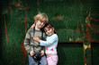 Foto: Young brother and sister pose for a photograph with their camera Young brother and sister pose for a photograph with their camera