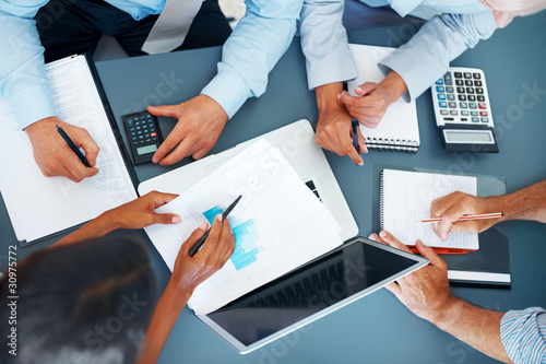 Foto: Accounting - Businesspeople working on charts and graphs Accounting - Businesspeople working on charts and graphs