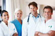 Foto: Group of friendly doctors standing together at a hospital Group of friendly doctors standing together at a hospital