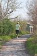 jogging nature-femme de dos-