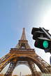tour eiffel et feu tricolore