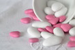 dragées roses et blanches