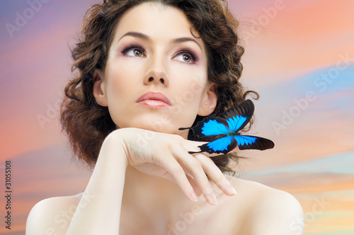 Foto: butterfly woman butterfly woman