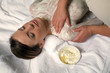 Foto: Frau bei Wellness Körpermassage Frau bei Wellness Körpermassage