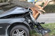 Auto gegen Baum Auto gegen Baum
