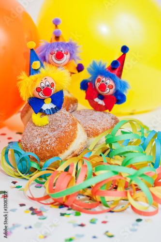 Foto: Krapfen mit Clowns auf Kindergeburtstag Krapfen mit Clowns auf Kindergeburtstag
