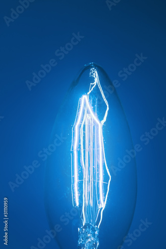 Foto: Light bulb, illuminated, close-up Light bulb, illuminated, close-up
