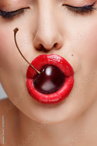 Photo: Sexy bite! Sexy bite!