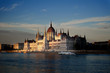 Foto: Hungarian parliament at dusk, Budapest Hungarian parliament at dusk, Budapest