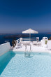 Foto: sea view from the pool of a hotel in santorini sea view from the pool of a hotel in santorini