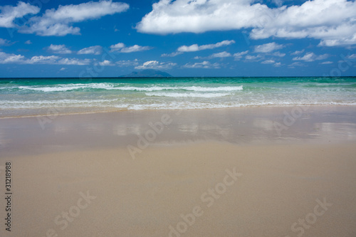 Photo : plage de Beau Vallon à Mahé, archipel des Seychelles plage de Beau Vallon à Mahé, archipel des Seychelles