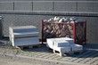 Pflastersteine im Transportkäfig