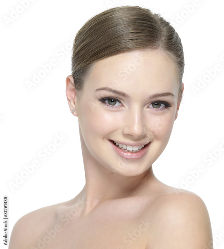 Foto: Happy smiling face of the young teen girl Happy smiling face of the young teen girl
