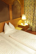 Foto: Double bed in hotel room Double bed in hotel room