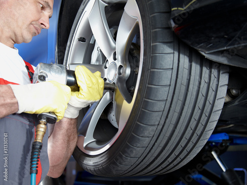 Photo: Tyre fitting with new alu rim Tyre fitting with new alu rim