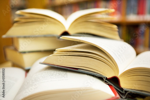 Foto: Education books in library Education books in library