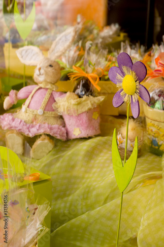 Photo: vitrine de pâques colorée vitrine de pâques colorée