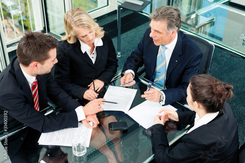 Foto: Business - Besprechung in einem Büro Business - Besprechung in einem Büro