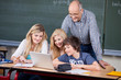 schulklasse mit laptop