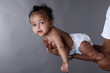 dunkelhäutiges baby
