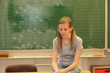 Trauriges Mädchen in der Schule