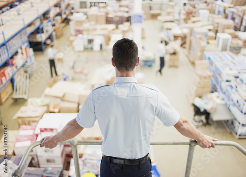 Photo: Supervisor monitoring shipping work Supervisor monitoring shipping work
