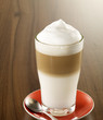 Latte Macchiato mit Löffel