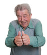 Senior hebt beide Daumen vor Freude