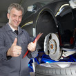 Foto: Master mechanic shows thump up Master mechanic shows thump up