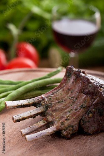 Photo: Großansicht des gegrillten Lammkoteletts Großansicht des gegrillten Lammkoteletts