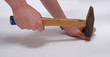 Foto: Handwerker mit Hammer und Nagel Handwerker mit Hammer und Nagel