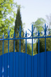 Grille bleue et jardin 4781 Grille bleue et jardin 4781