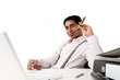 Foto: Mann im Büro mit Zigarre und Whisky Mann im Büro mit Zigarre und Whisky