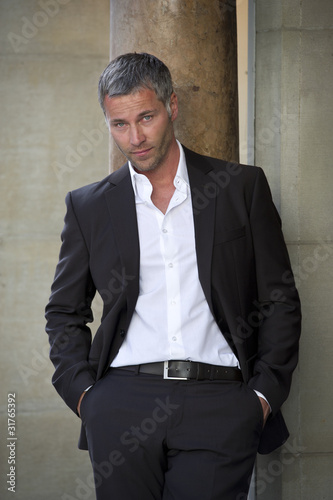 Photo: Sportlicher Mann in der Stadt Sportlicher Mann in der Stadt