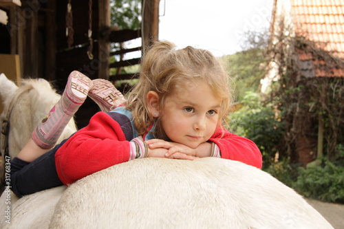Foto: Entspannung auf dem Pony Entspannung auf dem Pony
