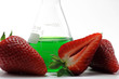 erdbeeren mit chemiekolben