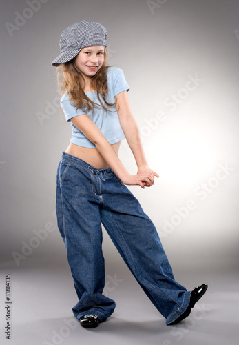 Foto: Dancing smiling girl Dancing smiling girl