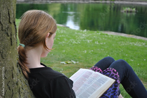 Foto: Child studying Holy Bible Child studying Holy Bible