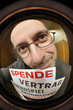 Vertreter durch Türspion