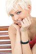 scheue junge Frau